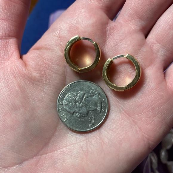 14k YG Huggies - Picture 4 of 6